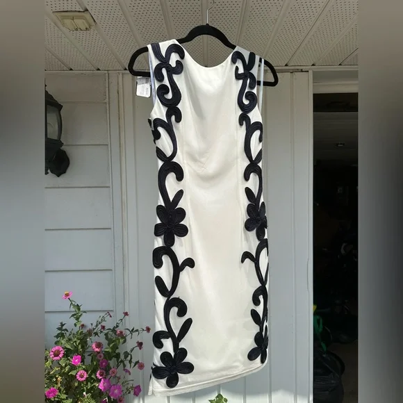 Dress - Picture 2 of 4